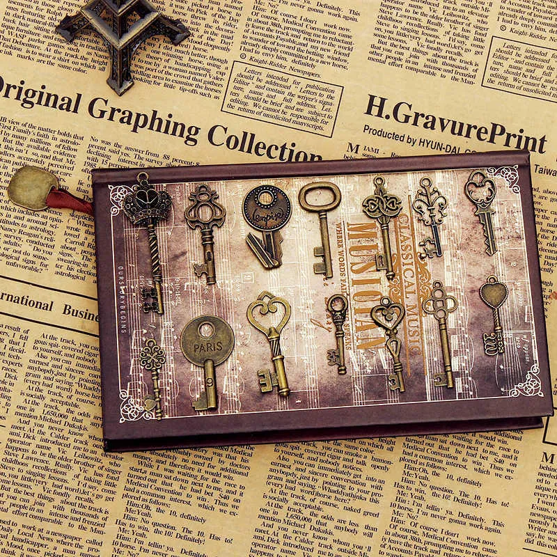 14pcs Retro Vintage Old Style Key Pendants DIY Accessaries